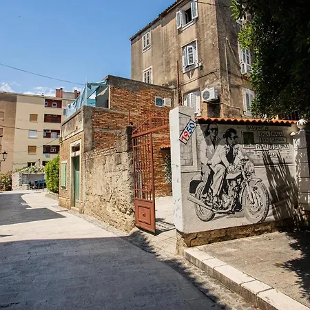 דירה Karoca