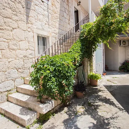 Karoca Apartment